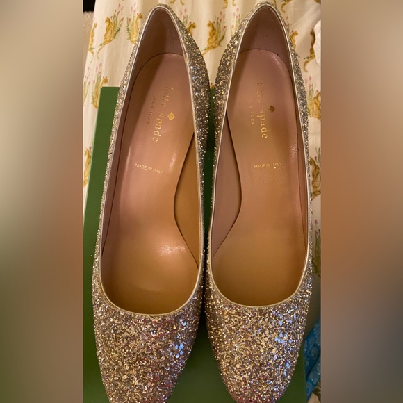 GLAMOUR! Iconic silver glitter Dolores pumps from Kate Spade. Best shoe EVER - Picture 1 of 13